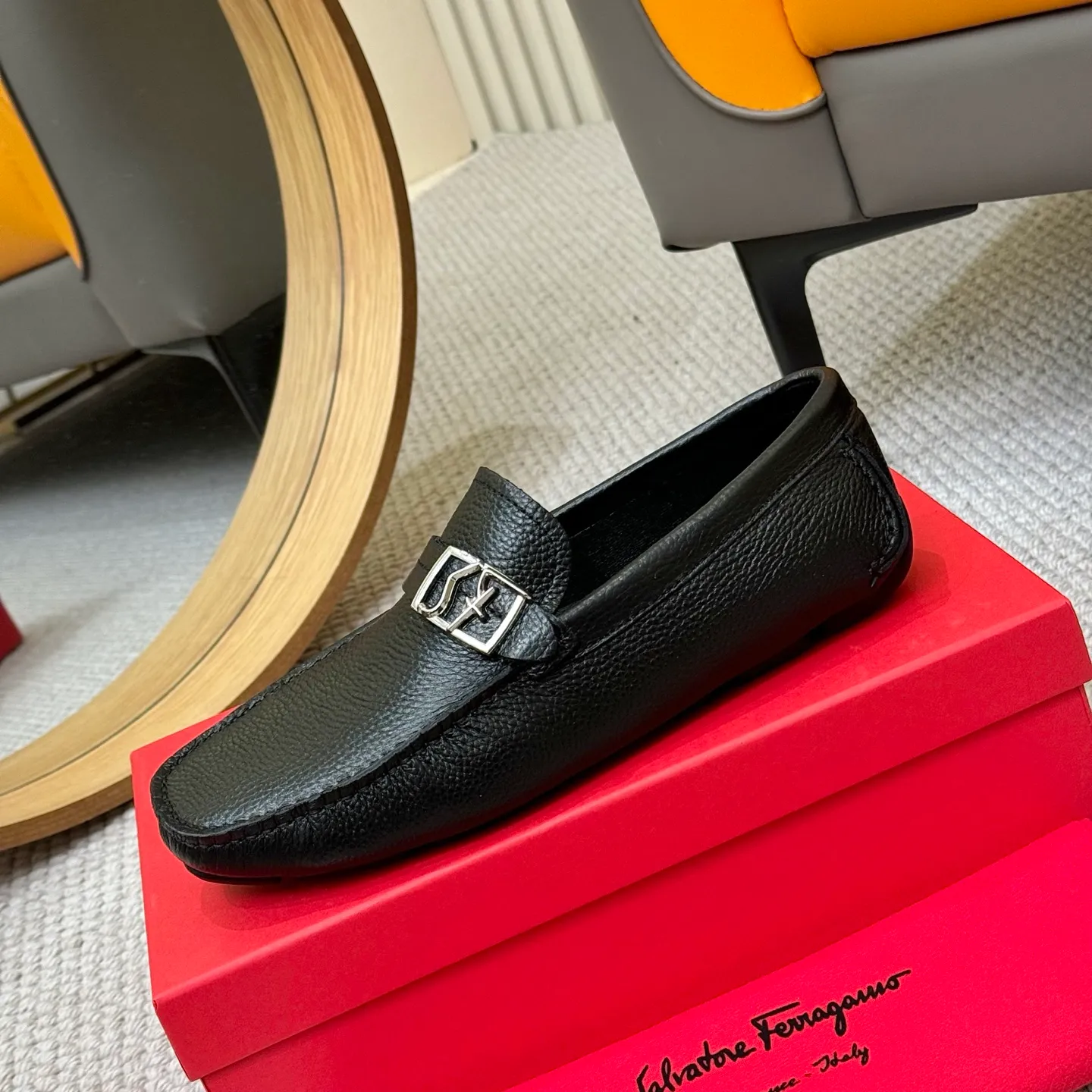 Men's men's shoes 💰420 (Yangli) Ferragamo 〰Ferragamo 2⃣️0⃣️2⃣️5️⃣ New series 👊🏻 Upper 🇮🇹 Italian imported calfskin, original outsole molding. Water-dyed sheepskin lining. The identity of every successful man is set off, and the upper and lower shoes are elegant and stable🚶🏻🚶🏻The high-end custom counter original replica is an eternal classic🔍️Number of codes: 38-46 with counter packaging